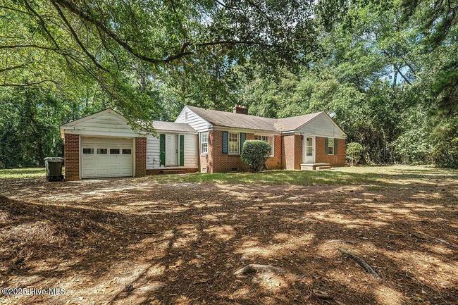 1809 S Slocumb Street, NC 27530