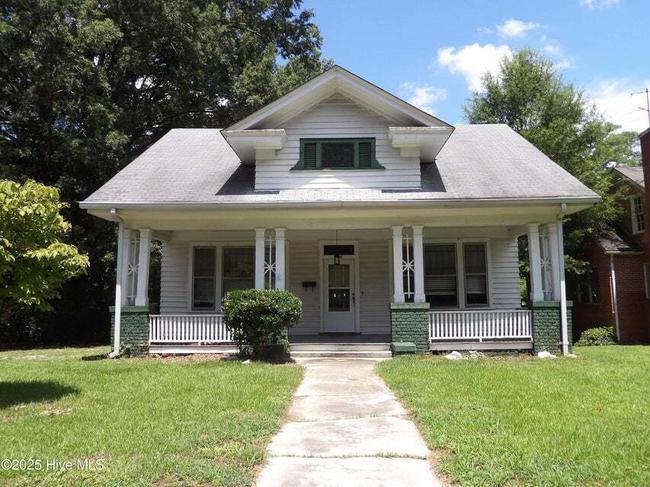 806 Vance Street N, NC 27893