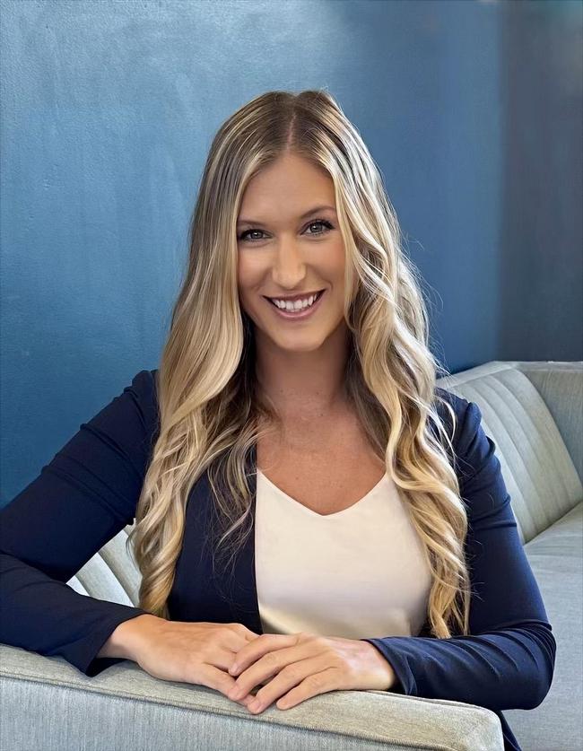 Photo of Lauren Wolff