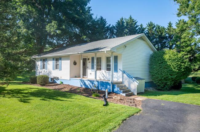 2116 Charlton Lane, VA 24141
