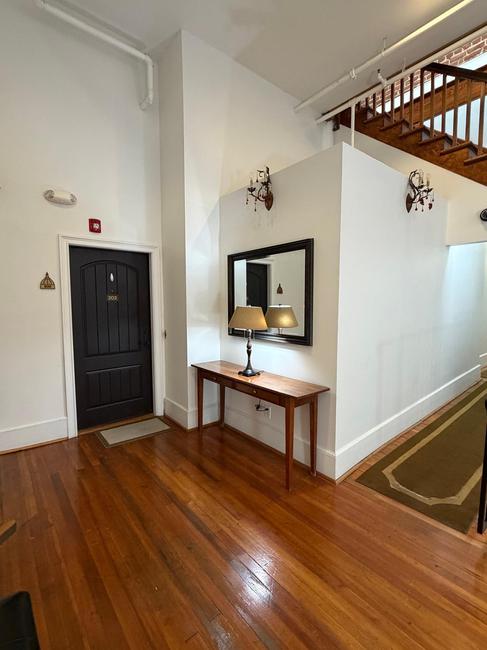 912 Main St, VA 24504