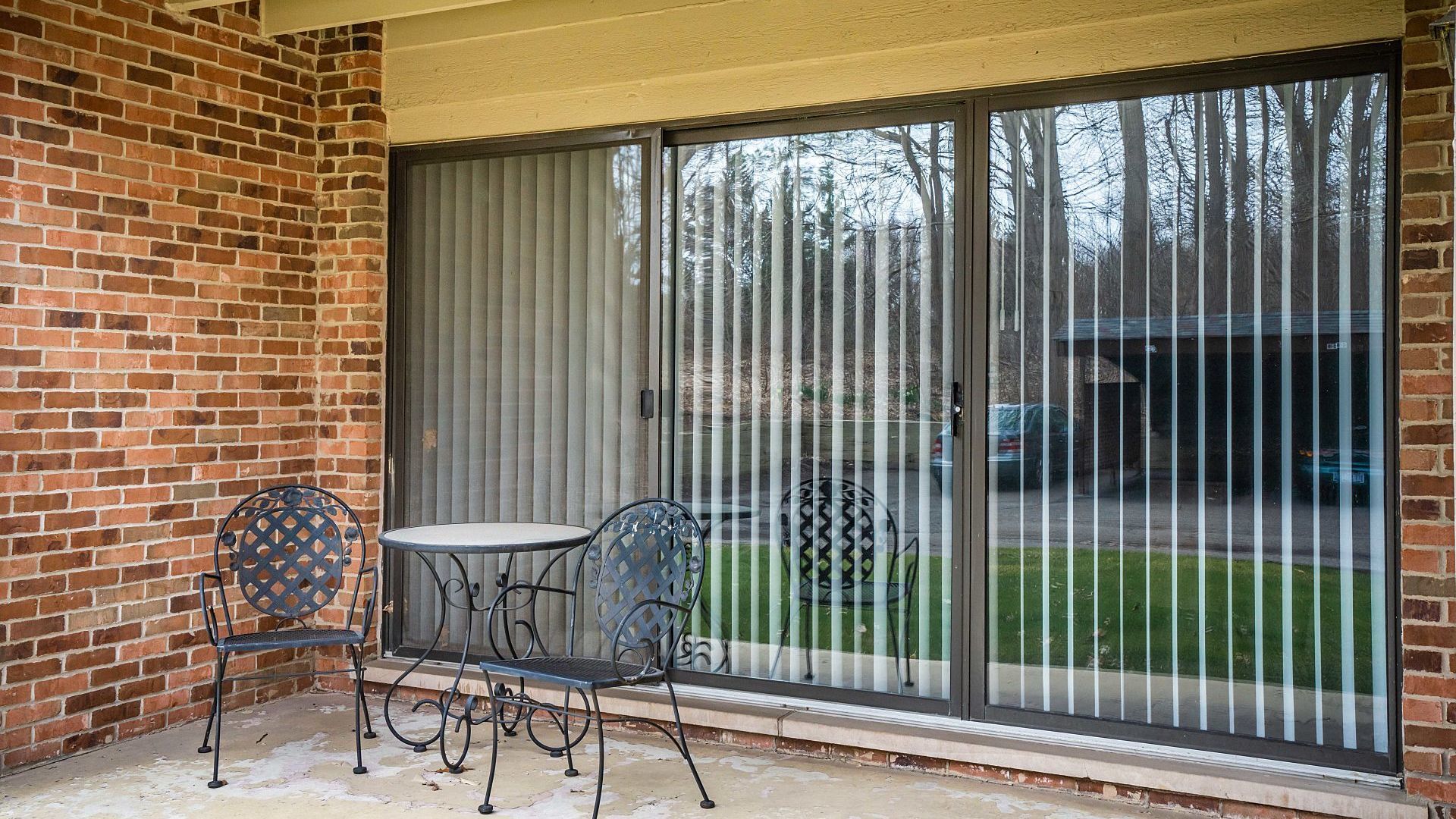 29589 Pine Ridge Circle, Farmington Hills, MI 48331. Pristine Condo in