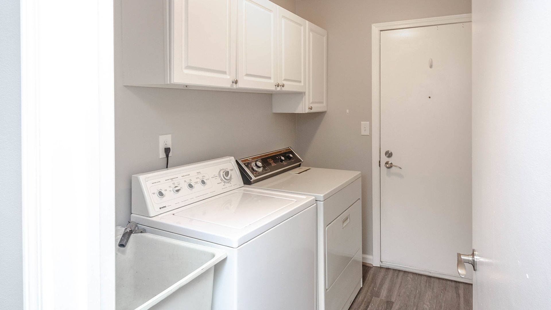 29589 Pine Ridge Circle, Farmington Hills, MI 48331. Pristine Condo in