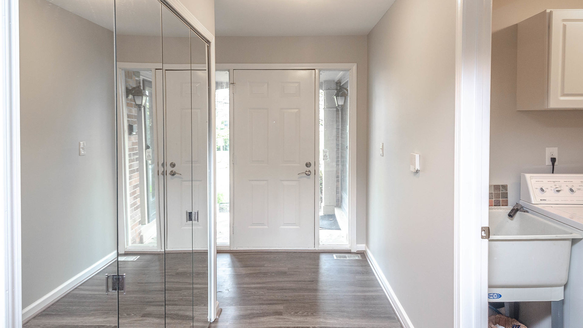 29589 Pine Ridge Circle, Farmington Hills, MI 48331. Pristine Condo in