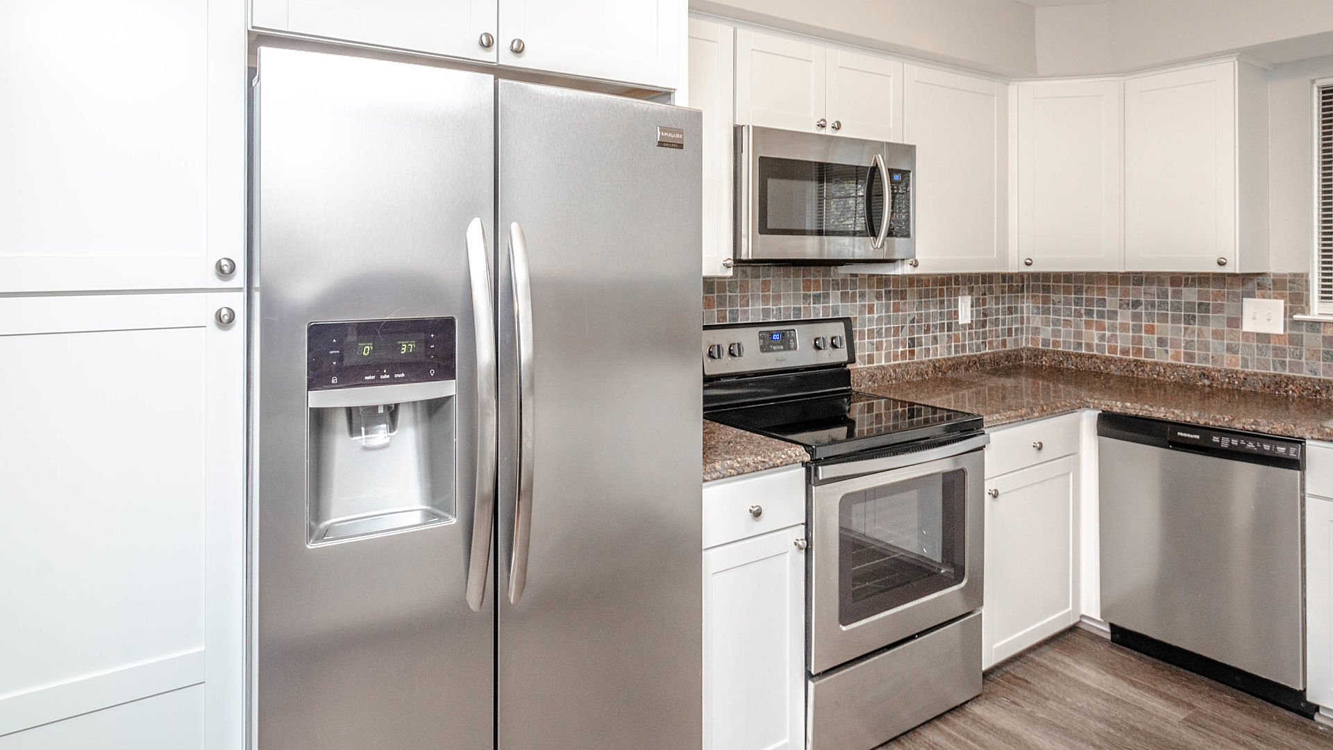 29589 Pine Ridge Circle, Farmington Hills, MI 48331. Pristine Condo in