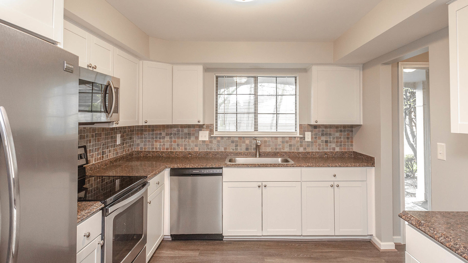 29589 Pine Ridge Circle, Farmington Hills, MI 48331. Pristine Condo in