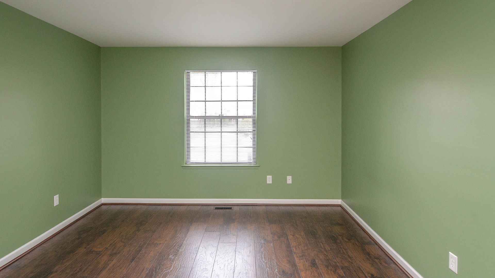 29589 Pine Ridge Circle, Farmington Hills, MI 48331. Pristine Condo in