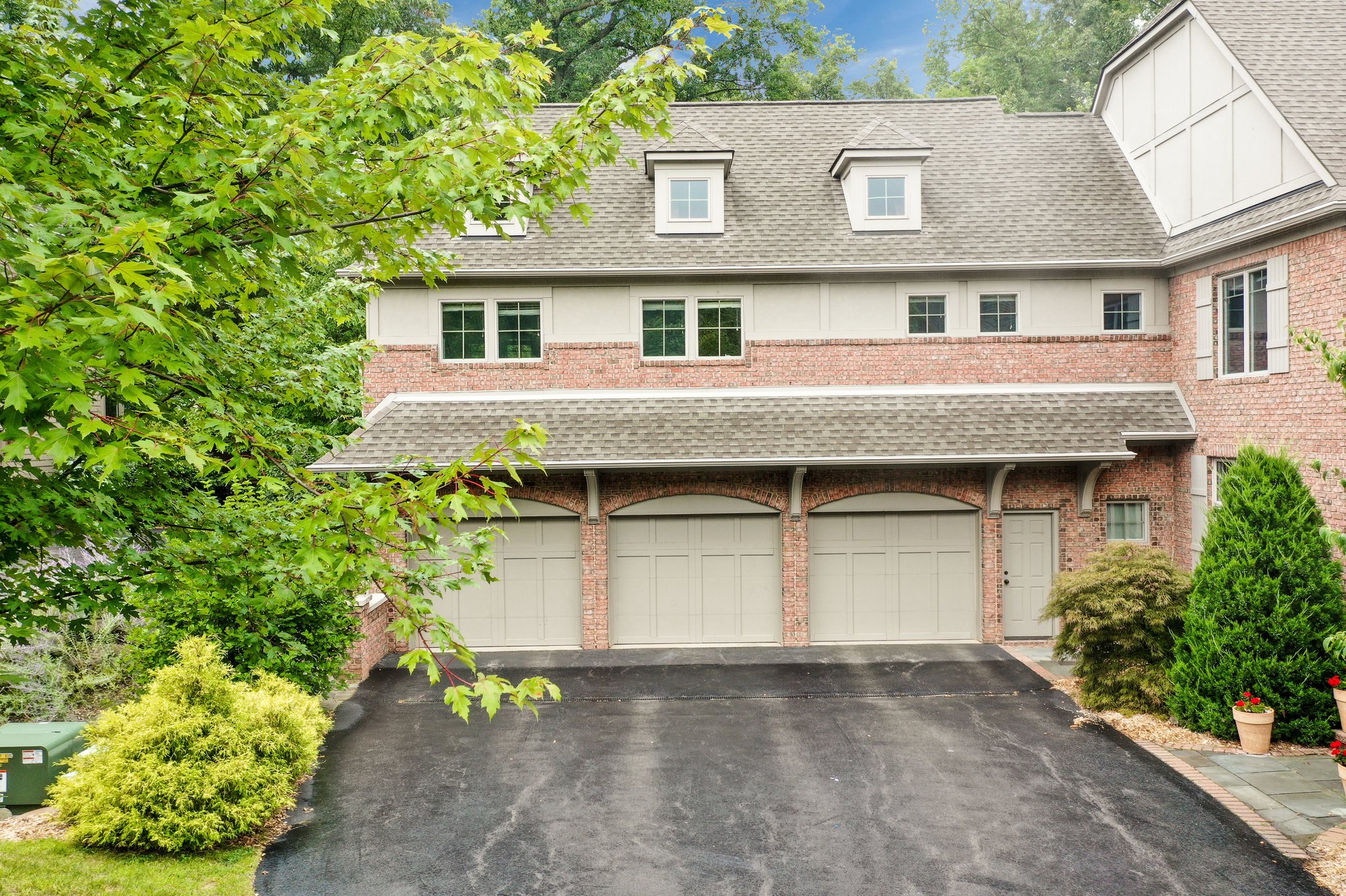 1548-newport-creek-drive-ann-arbor-mi-48103-newport-creek-colonial