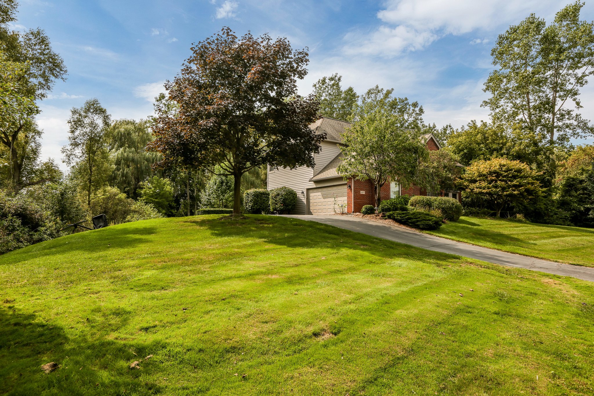2077 Prairie Dunes Court South, Ann Arbor MI 48108. Brick Colonial in