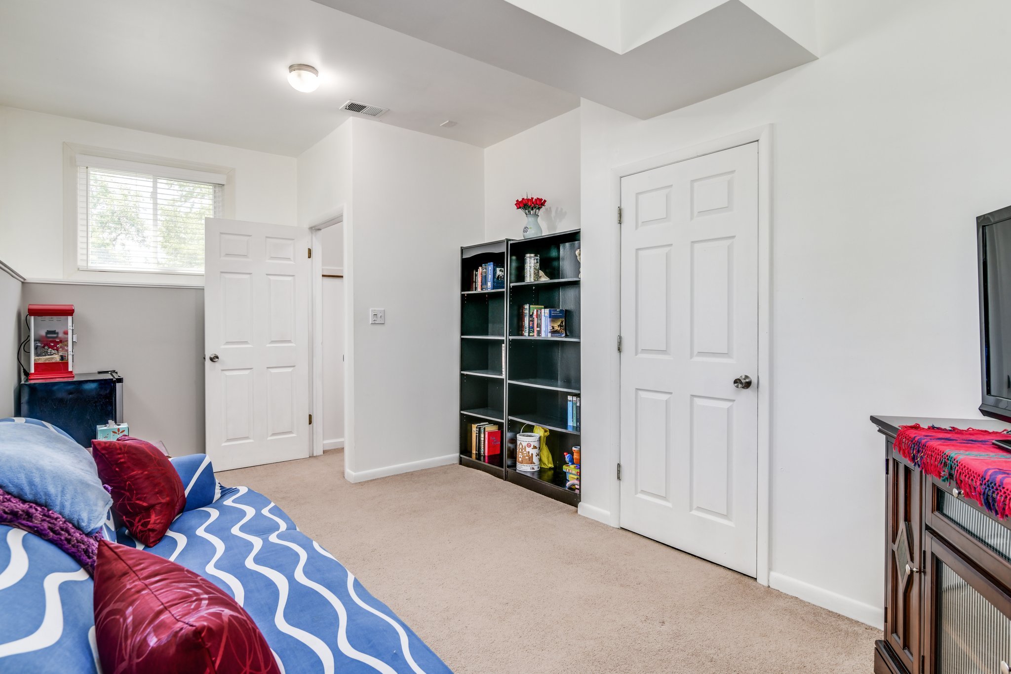 3415 Rush Lake Road, Pinckney, MI 48169. Wonderful SplitLevel home