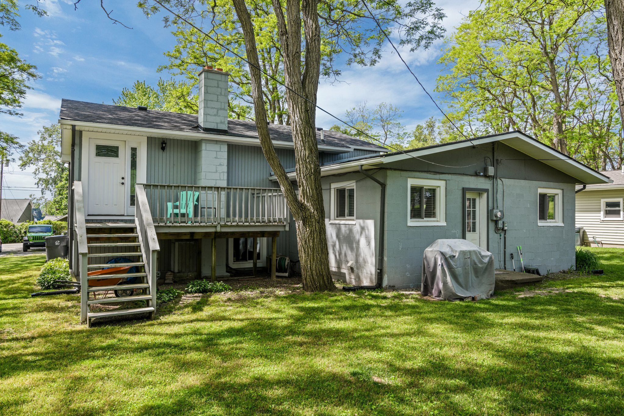 3415 Rush Lake Road, Pinckney, MI 48169. Wonderful SplitLevel home