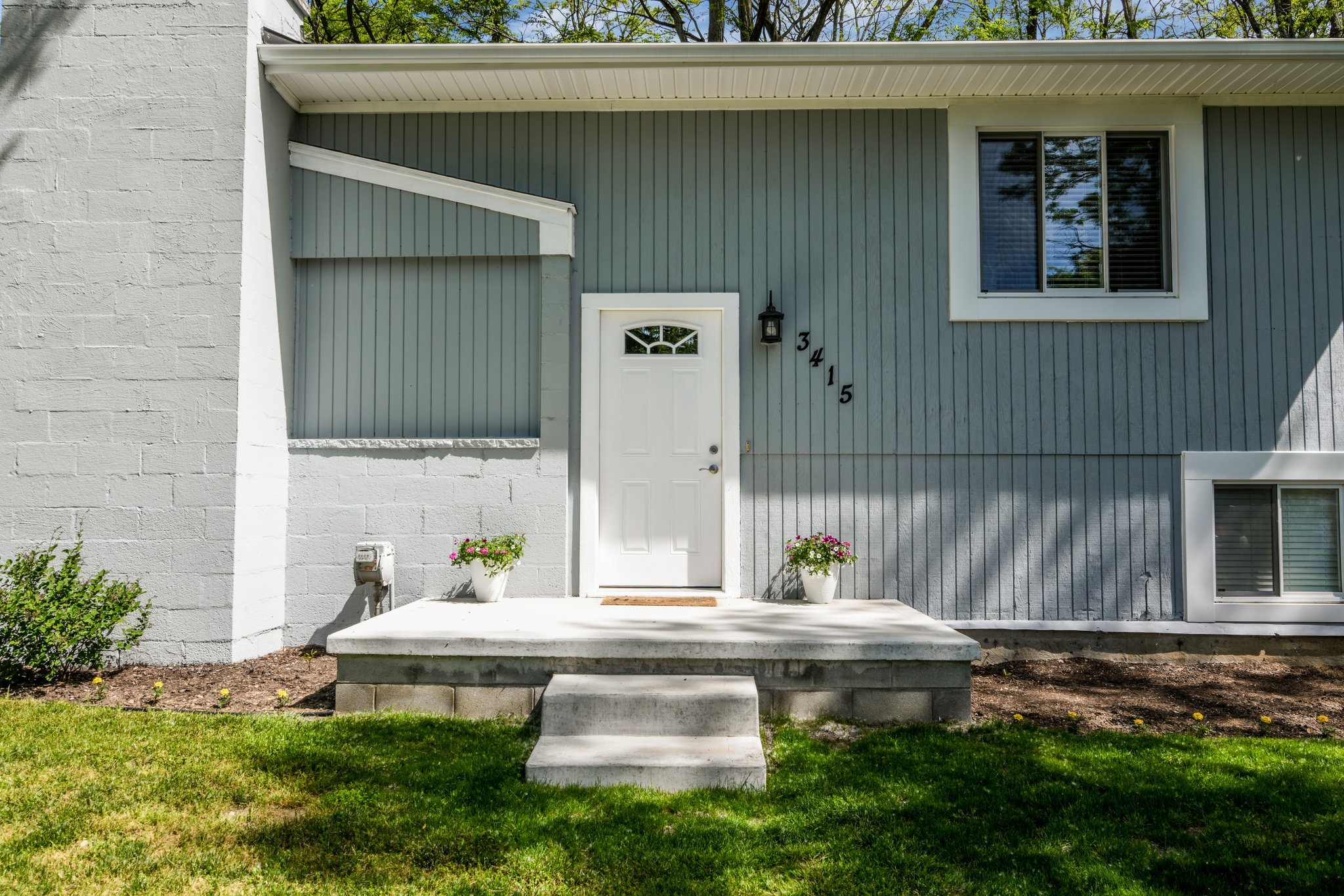 3415 Rush Lake Road, Pinckney, MI 48169. Wonderful SplitLevel home