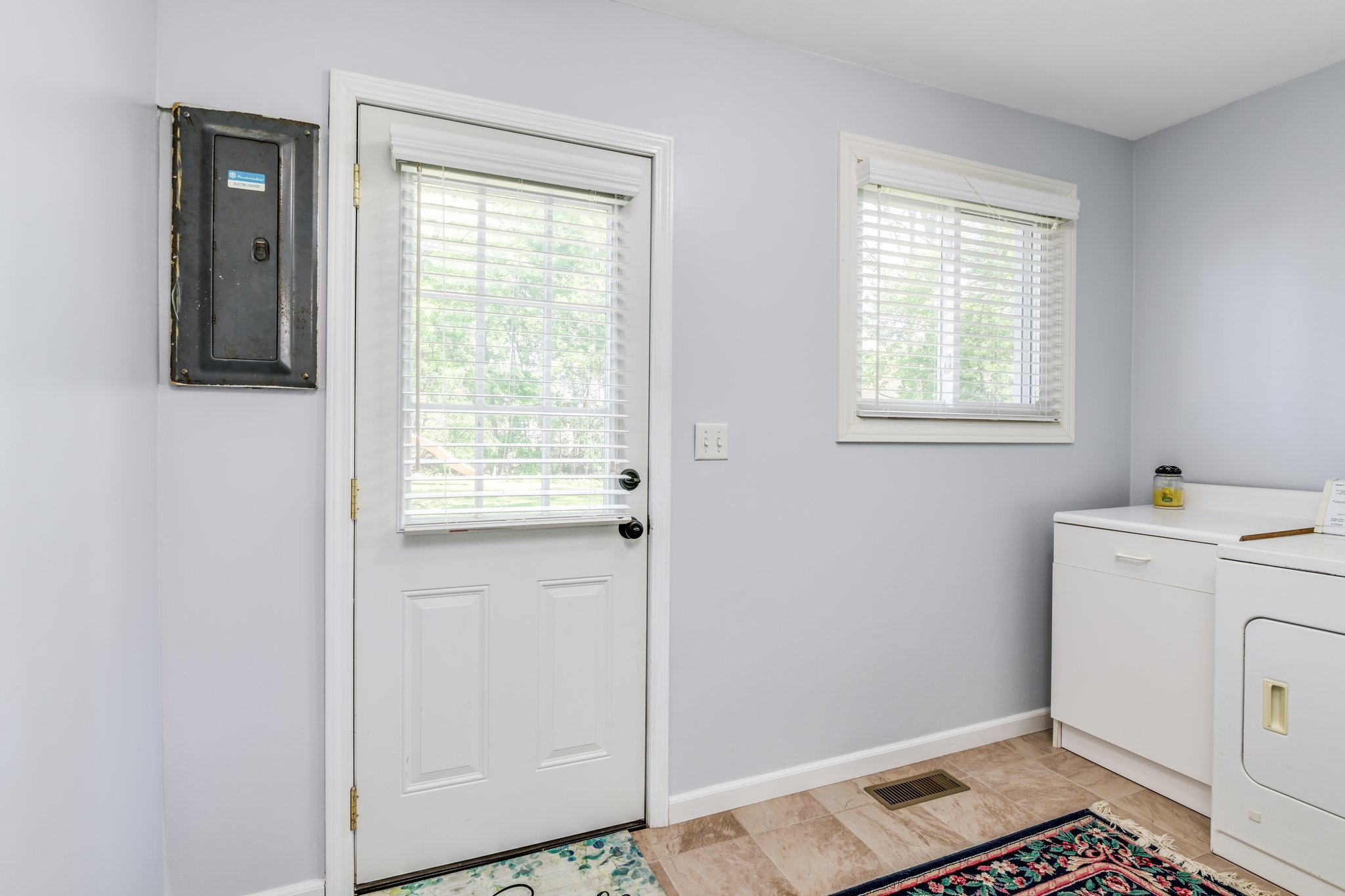 3415 Rush Lake Road, Pinckney, MI 48169. Wonderful SplitLevel home