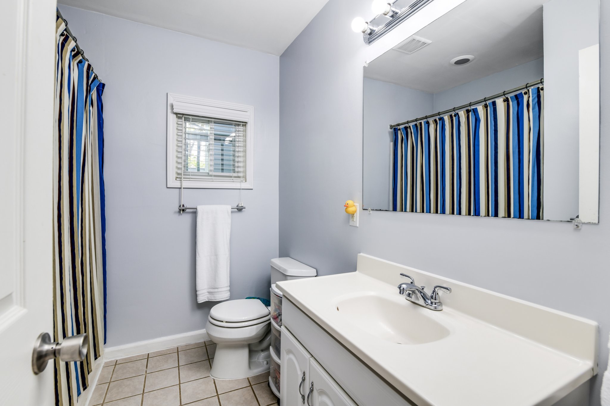 3415 Rush Lake Road, Pinckney, MI 48169. Wonderful SplitLevel home