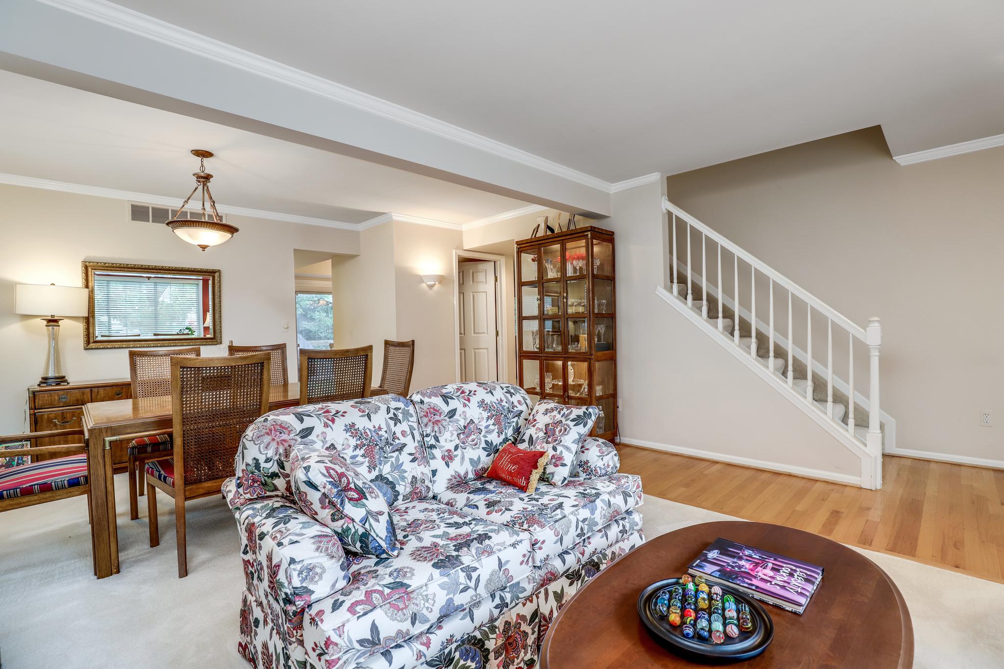 427 Sommerset Ct, Ann Arbor, MI 48103. Detached Condo in Ann Arbor