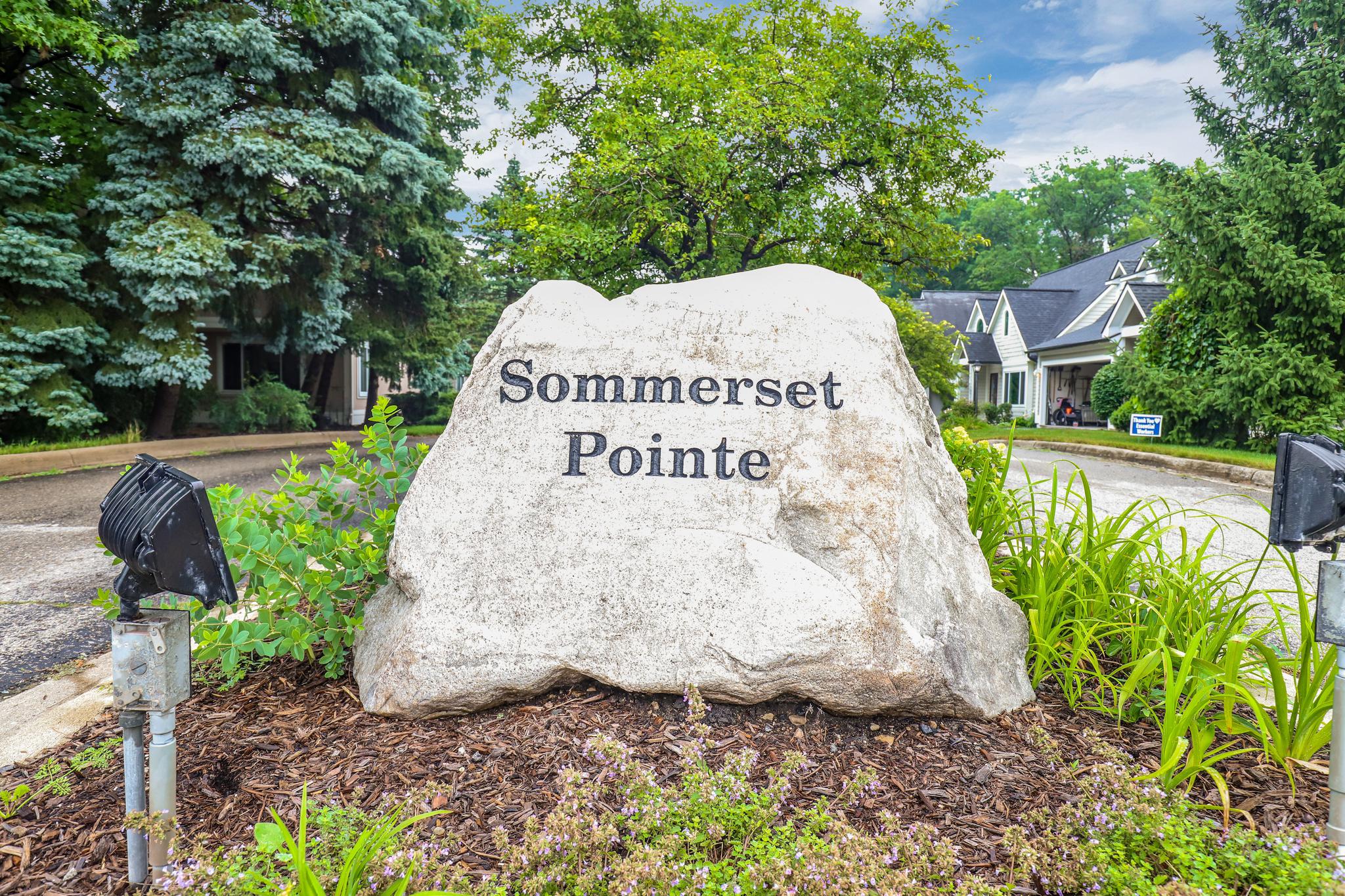 427 Sommerset Ct, Ann Arbor, MI 48103. Detached Condo in Ann Arbor