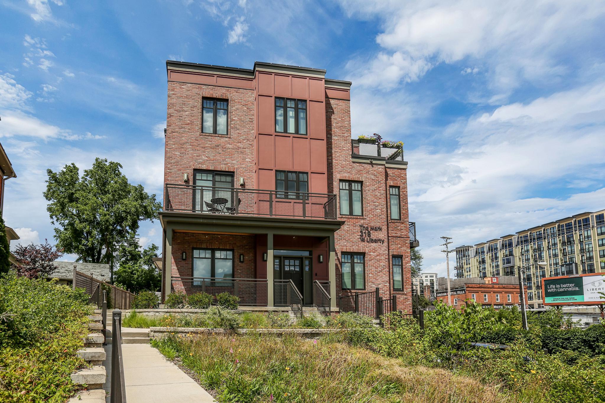 318 W Liberty St 101, Ann Arbor, MI 48103. Sleek and stylish downtown