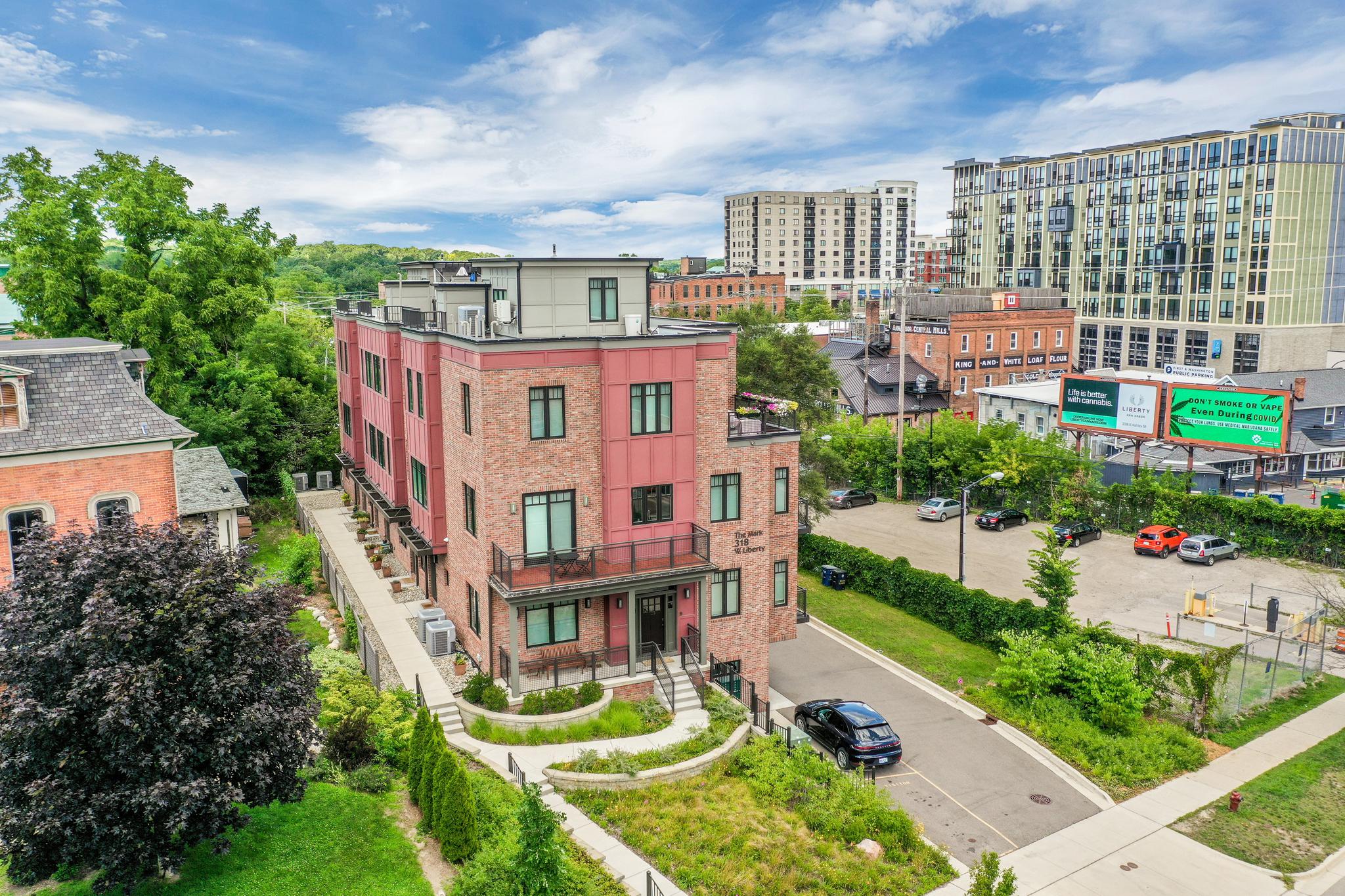 318 W Liberty St 101, Ann Arbor, MI 48103. Sleek and stylish downtown