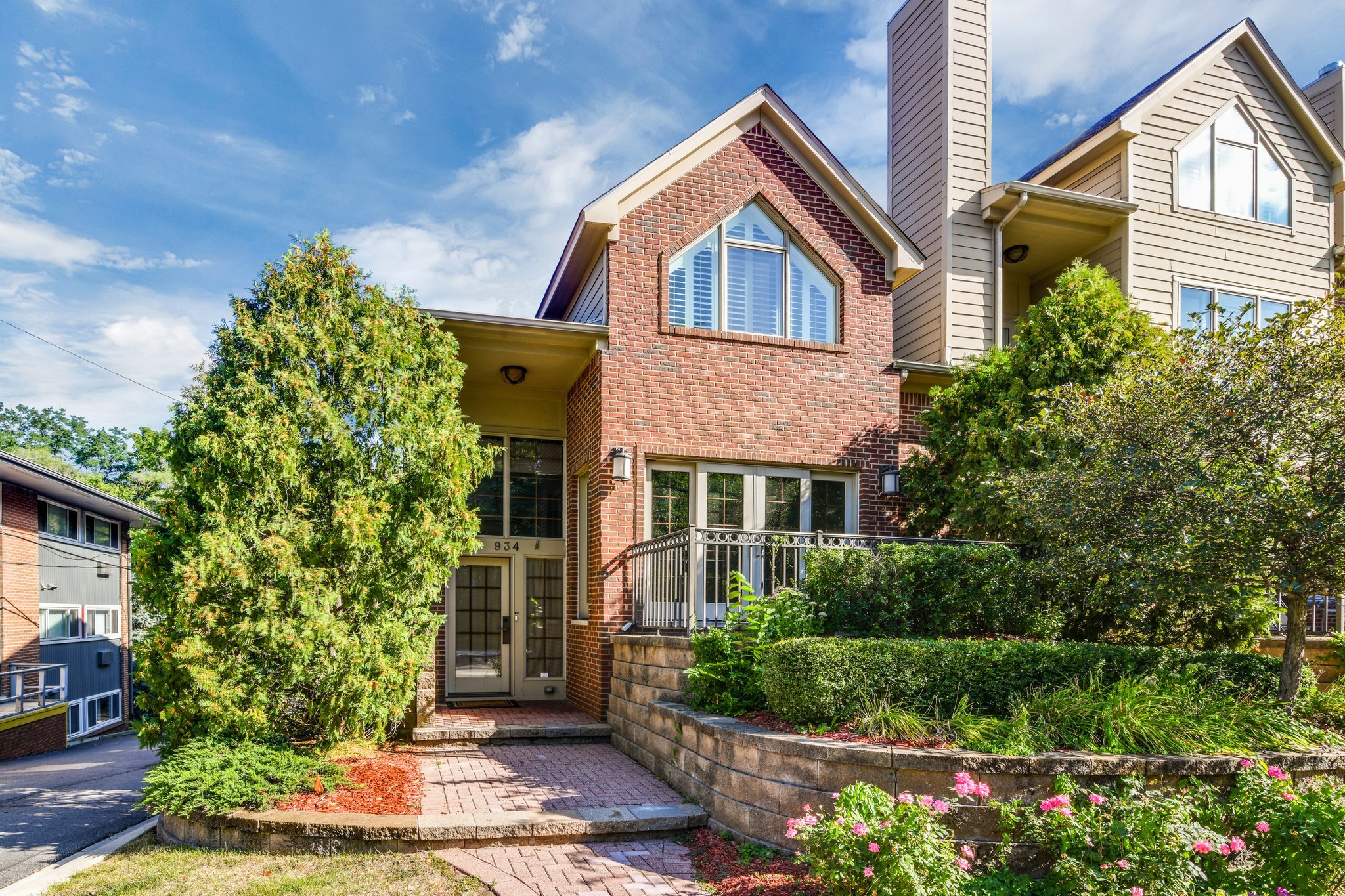 934 W Huron St, Ann Arbor, MI 48103. End unit condo in prime downtown location!