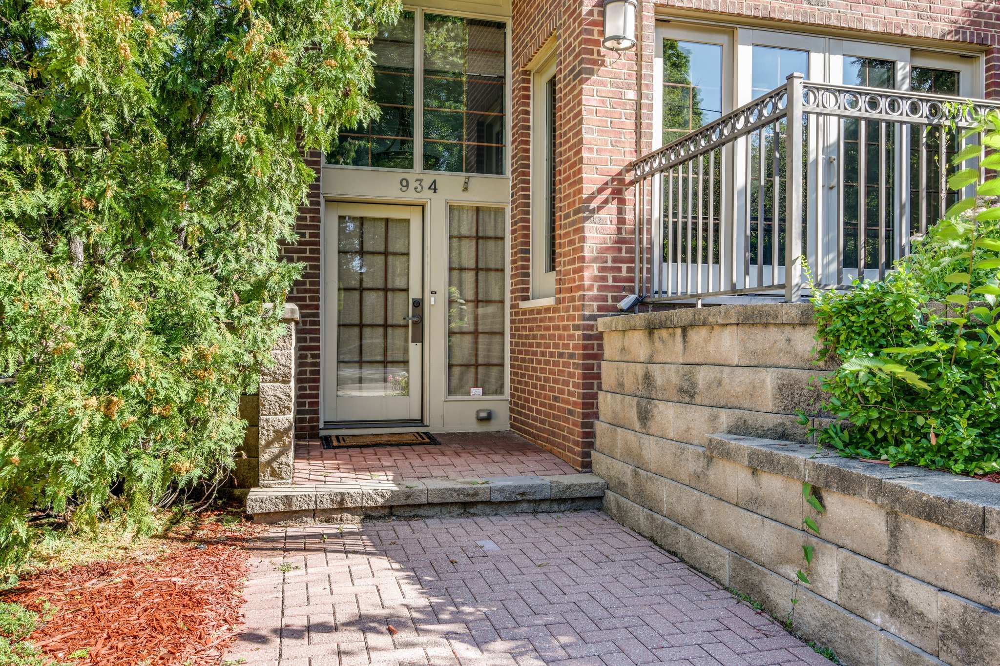 934 W Huron St, Ann Arbor, MI 48103. End unit condo in prime downtown location!