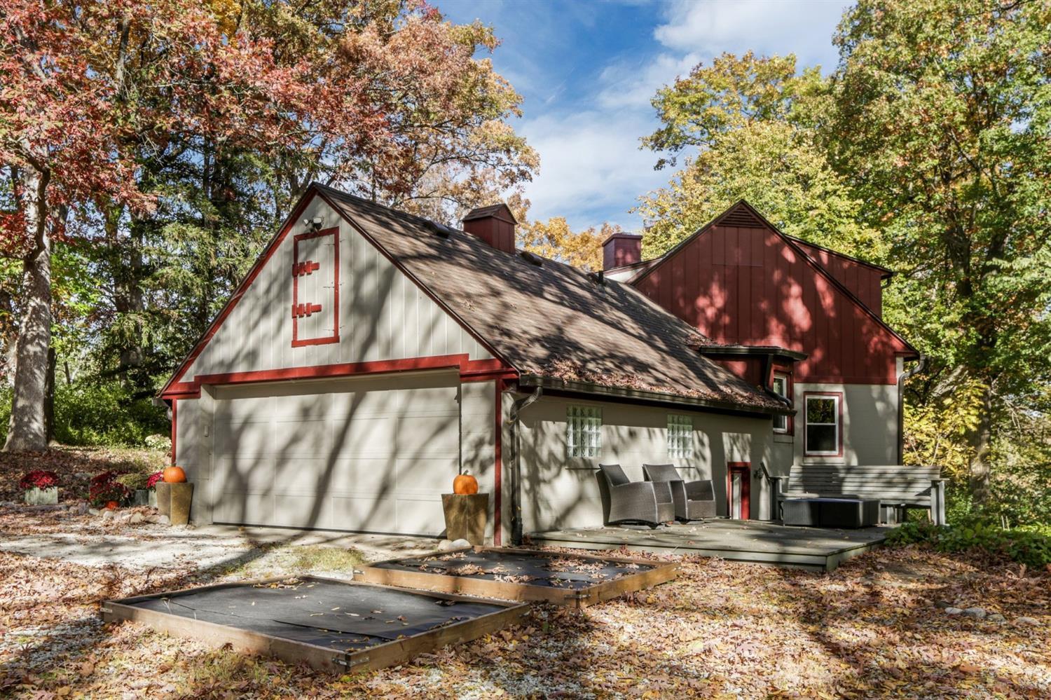 1925 Hogback Road, Ann Arbor, MI 48105. Stylishly updated home with