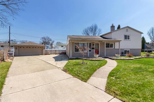 33112 Lynx Ct., MI 48135