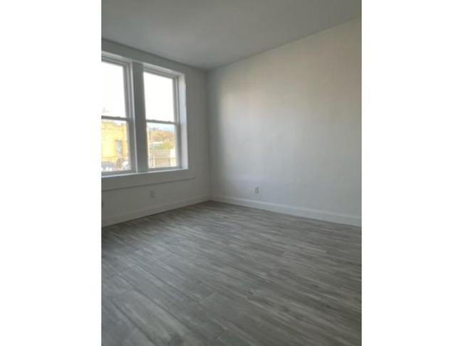 Avenue O , NY 11204