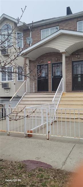 913 Euclid Ave , NY 11208