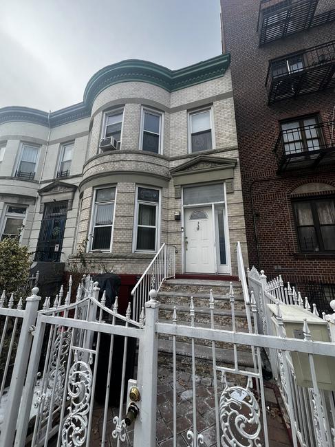 338 East 22 Street, NY 11216