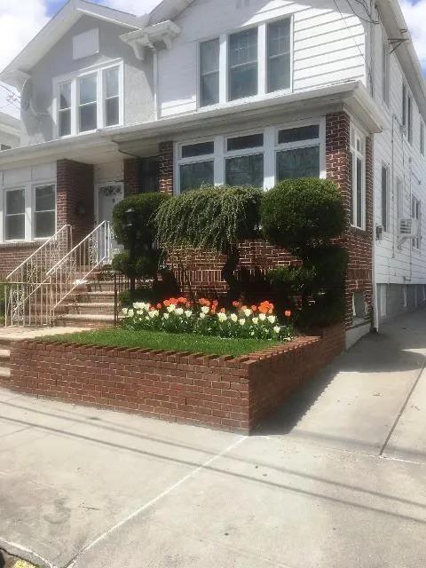 59 94 Street, NY 11209