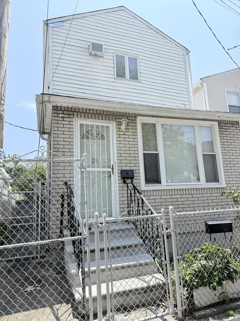 26 Trucklemans Lane, NY 11236