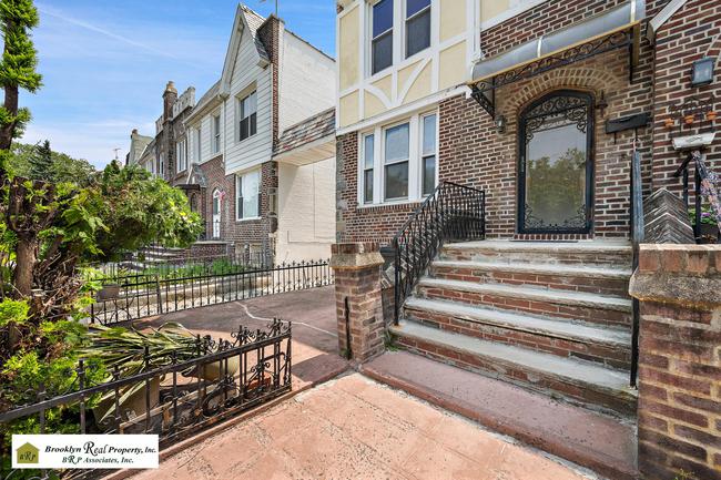 6659 Colonial Road , NY 11220