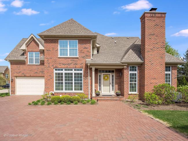 1033 Hickory Drive, IL 60558