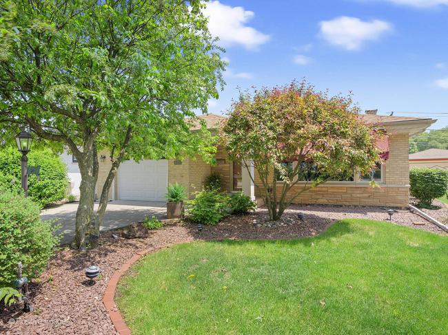 941 Meadowcrest Road, IL 60526