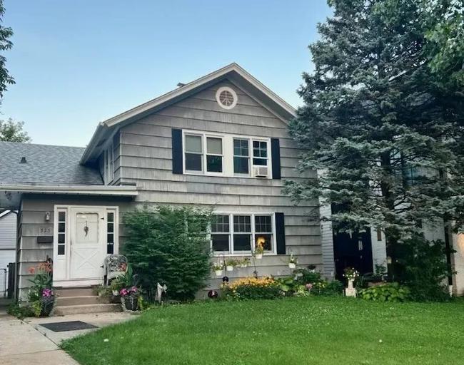 325 7th Avenue, IL 60525