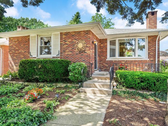 10318 Dickens Street, IL 60154