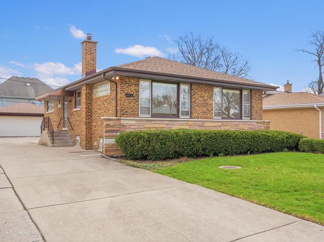 615 6th Avenue, IL 60525