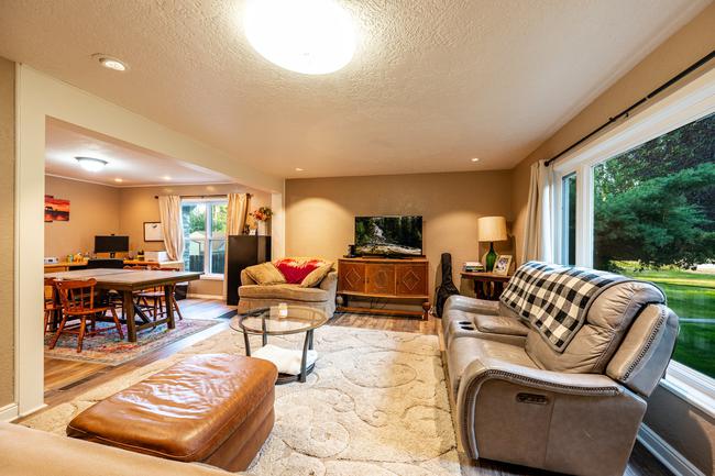 937 N Carrington Avenue, WY 82834