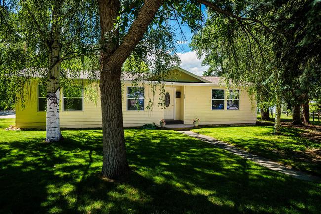 112 N Bozeman Ave, WY 82834