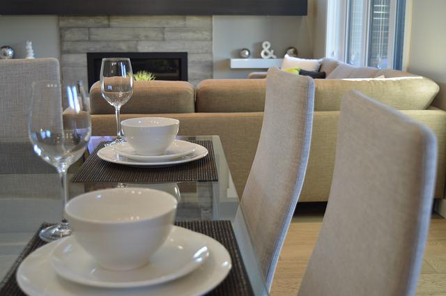 Elizabeth's residents host progressive dinners in their homes