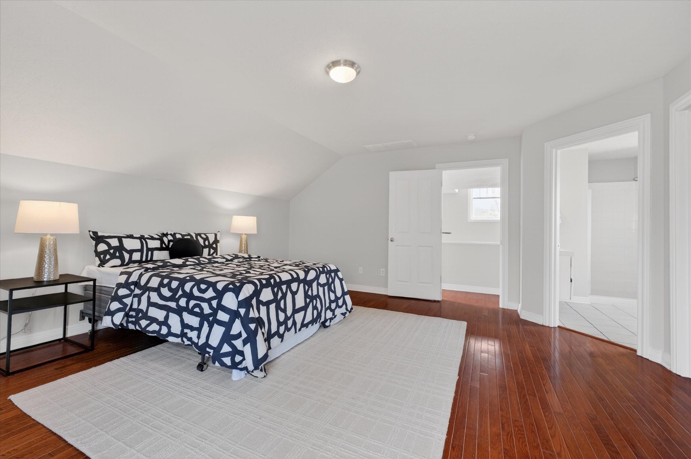 1034 Elm Street Indianapolis IN In North Square - Massive Primary Suite