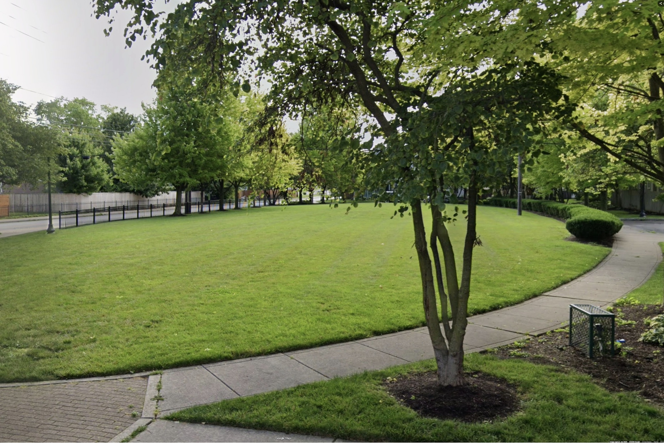 2623 N Delaware St - Indianapolis IN -In Fall Creek Place-Proper - Common Area Park