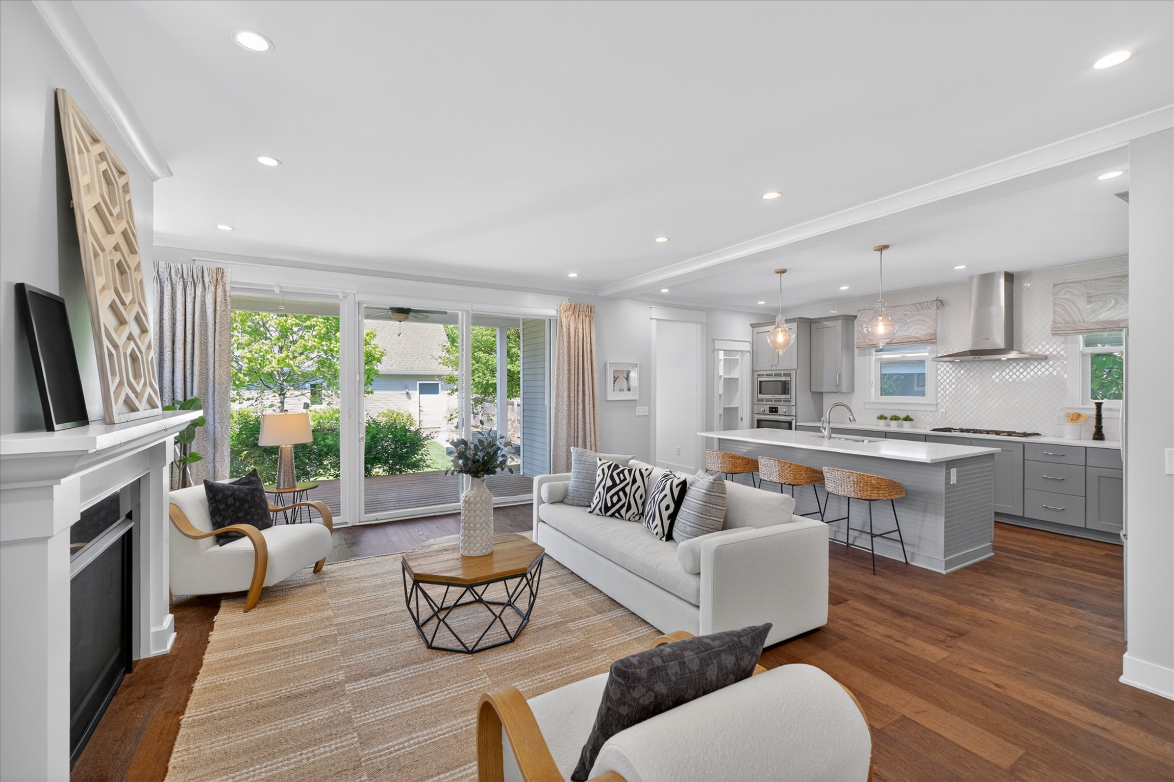 1034 Elm Street Indianapolis IN In North Square - Massive Primary Suite