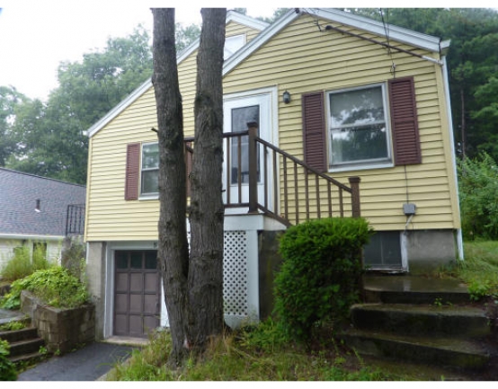 Nice Cape, vinyl siding, garage under