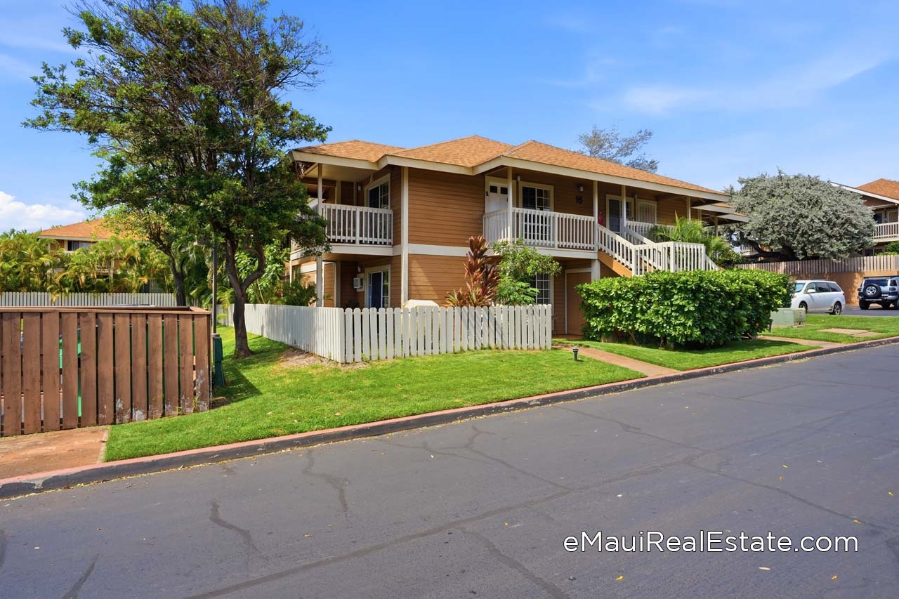 Ground floor units have fenced areas for outdoor spaces off the lanai