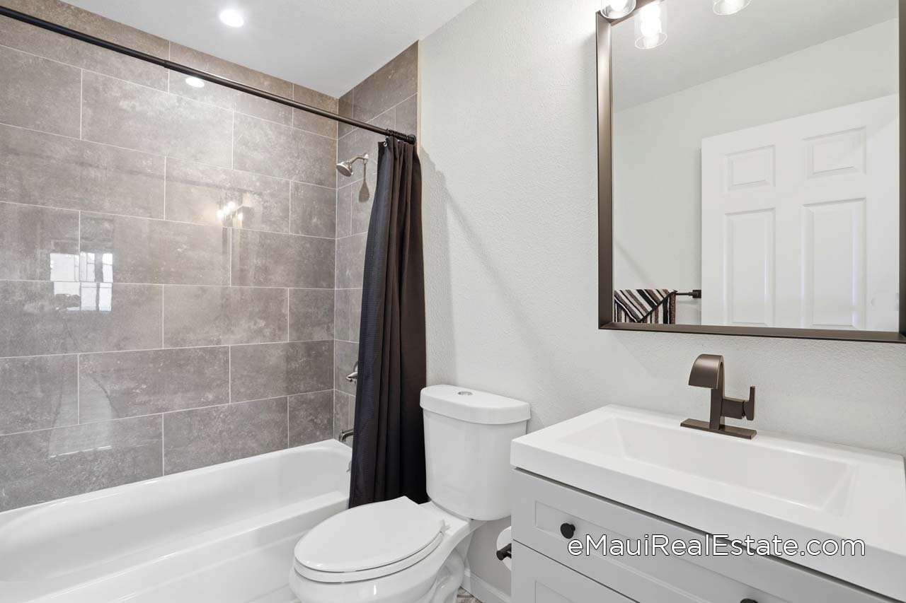Example of upgraded second bathroom with tub