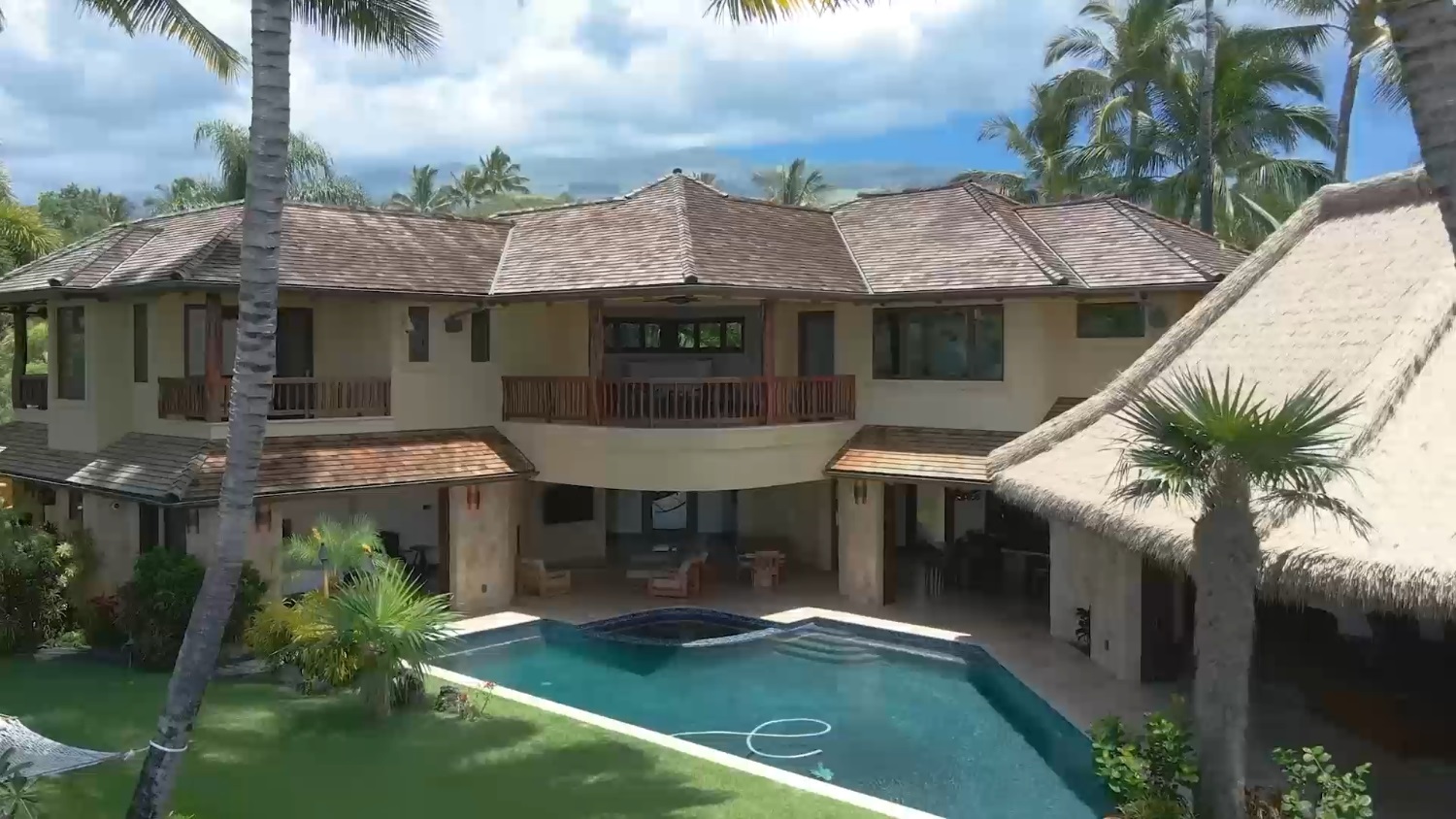 Maui oceanfront home market report - Opulent Oceanfront Properties In Maui