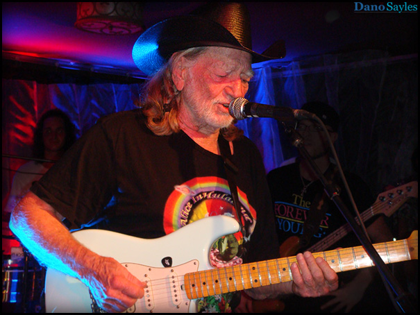 Willie Nelson playing at Charley's Restaurant and Saloon