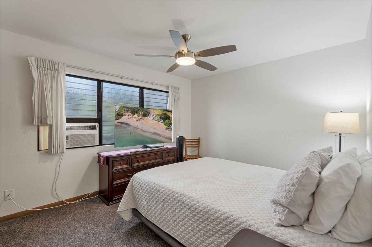 Bedroom: 