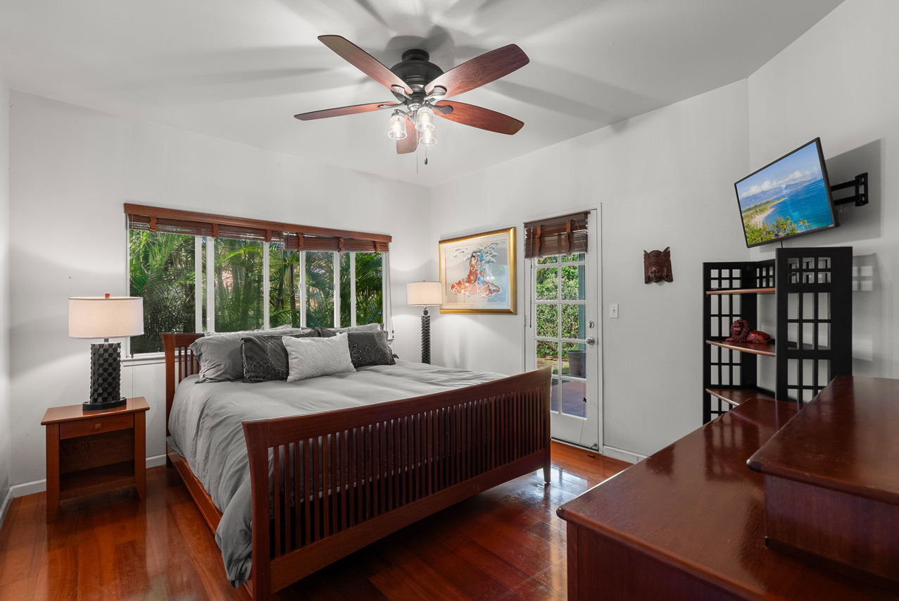 Primary suite: bedroom